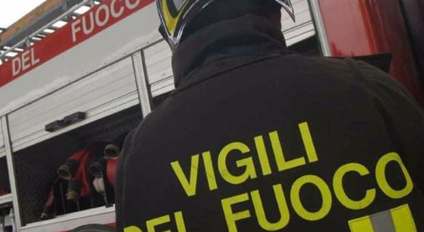 Milano, incendio in una ditta chimica: sei operai in ospedale, il più giovane ha 19 anni