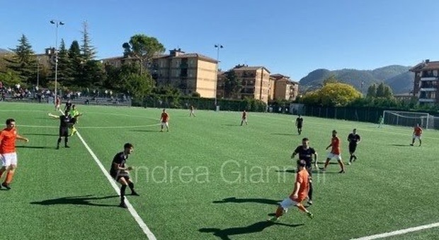 Una fase dell'andata tra Bf Sport e Sporting Montesacro (foto Giannini)