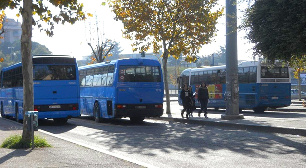 Cotral, saltano le corse dei bus: a piedi per due volte in una settimana gli studenti della Teverina