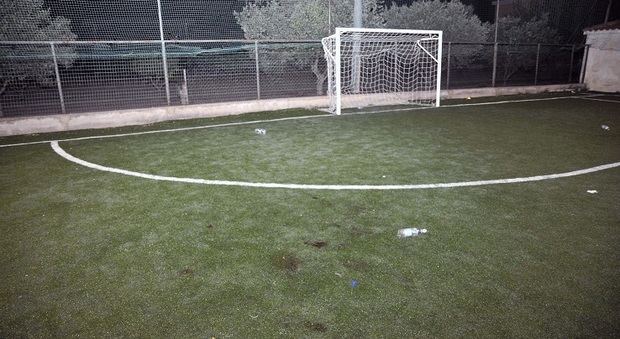 Livorno, bambina di 11 anni schiacciata da una porta da calcio mentre gioca con gli amichetti: è grave