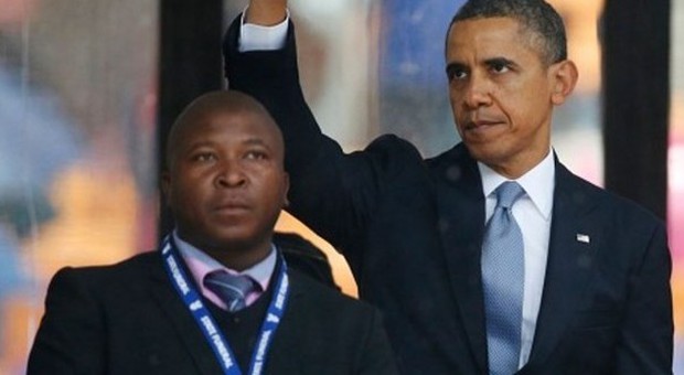 Mandela, l'interprete per i sordomuti era un impostore: «Faceva gesti a caso»