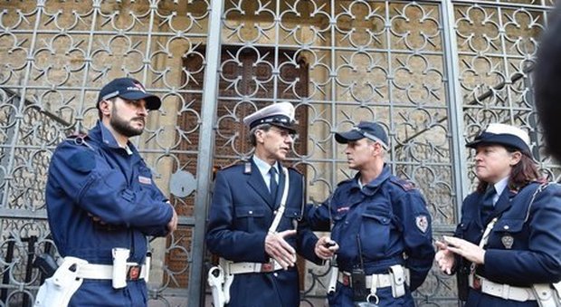 Firenze, turista muore colpito da pezzo di capitello: scatta l'inchiesta per omicidio colposo
