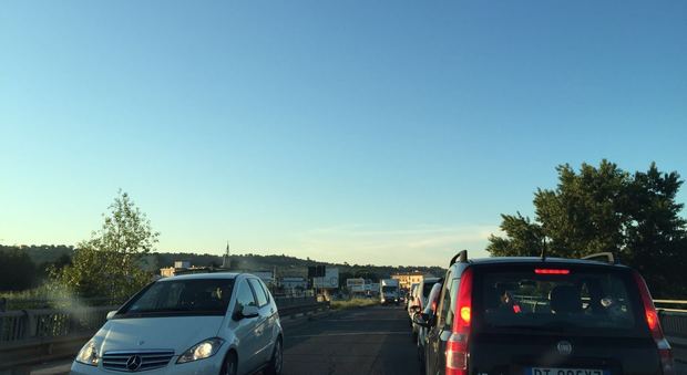 Il traffico bloccato a Piediripa