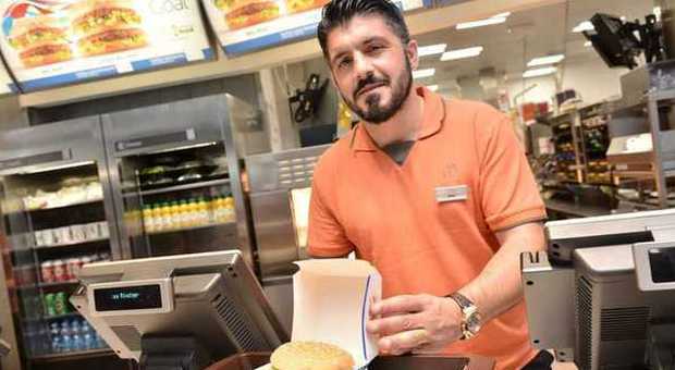 Gattuso, da campione del mondo con l'Italia a commesso al McDonald's di Milano