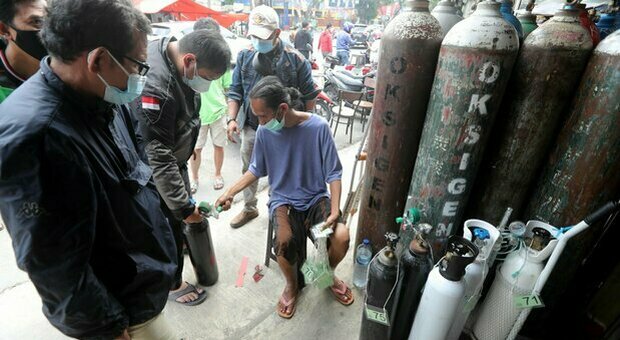 Covid, l'Indonesia al collasso: oltre 54mila casi nelle ultime 24 ore