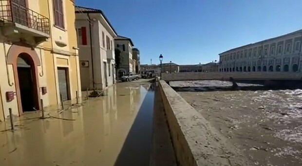 Senigallia, dieci anni dall’alluvione: bandiere a mezz’asta. Le vittime saranno ricordate