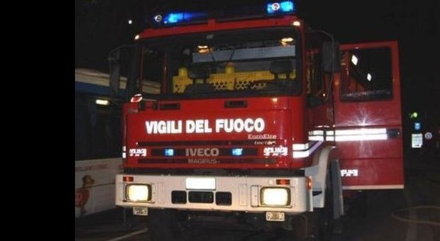 Roma, fiamme in una pizzeria all'Appio: un intossicato