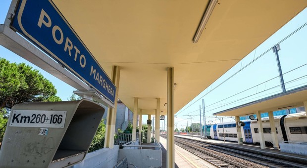Persona travolta e uccisa dal treno a Porto Marghera. Treni in ritardo da e verso Venezia