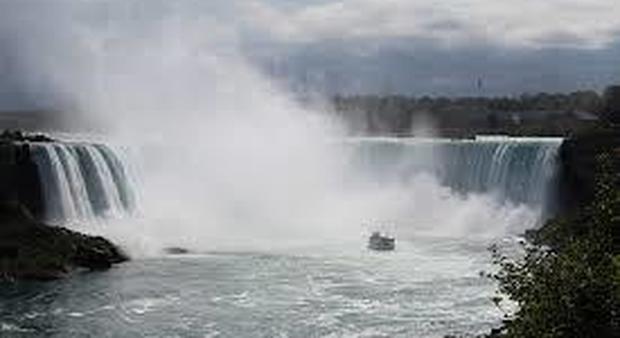 Precipita dalle cascate del Niagara: sopravvive a un volo di 57 metri