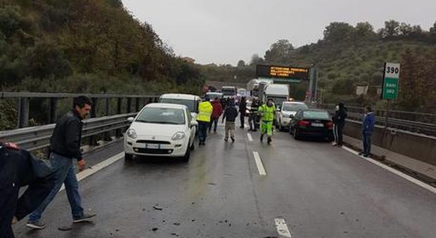 Maxi tamponamento in autostrada tra Pescara Sud e Pescara Ovest: coinvolte sette auto