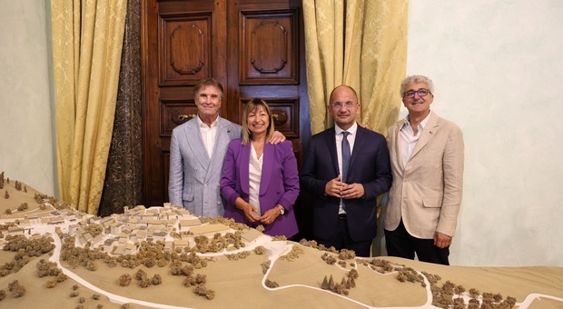 L'imprenditore Brunello Cucinelli, la governatrice Donatella Tesei, il commissario Guido Castelli e il rettore Maurizio Oliviero