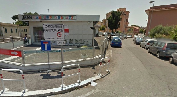 Roma, stupro in strada: ragazza minacciata con un coltello e violentata in un parcheggio