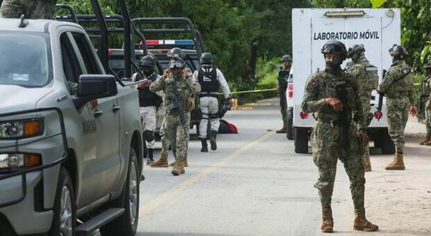 Messico, 13 poliziotti trucidati a nord di Acapulco dai sicari di un cartello della droga