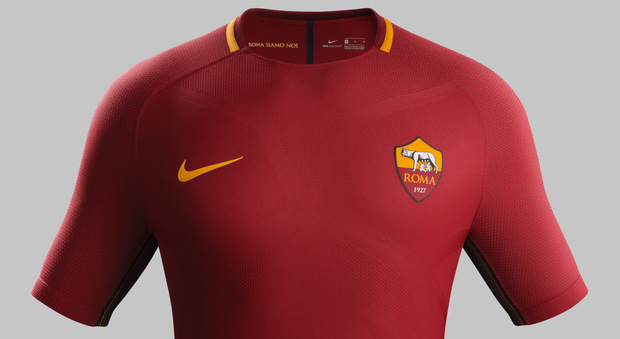 Roma, contro il Genoa la nuova maglia: tornano i colori della tradizione