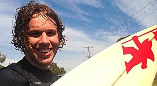 Zac Young, surfista ucciso da uno squalo a 19 anni (Facebook)