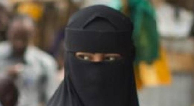 Proposta della Lega: «No alle mamme con il niqab fuori dalla scuola»