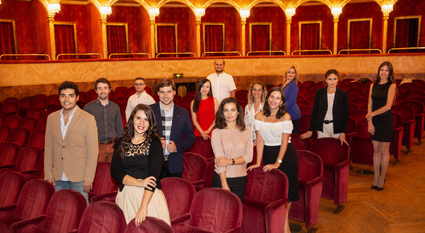 Eleonora Pacetti con la squadra di Fabbrica - Young Artist Program al Teatro dell'Opera di Roma