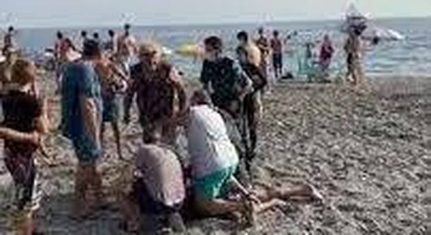 Bagnanti su una spiaggia spagnola collaborano all'arresto di due narcotrafficanti