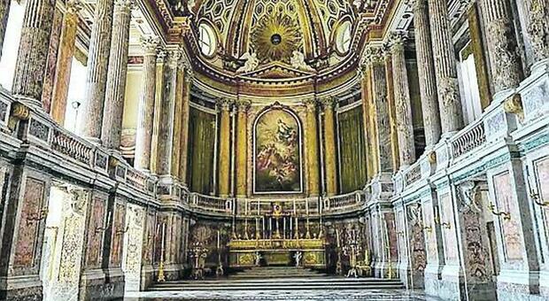 Reggia aperta ai fedeli il ritorno della messa nella Cappella Palatina