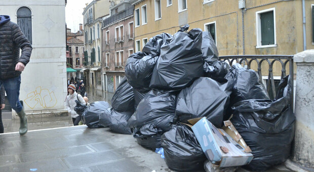 Venezia. Lotta ai rifiuti abbandonati: oltre mille contravvenzioni solo nel primo semestre di quest'anno