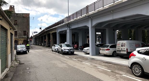 Cavalcavia, 100 nuovi parcheggi gratuiti in stazione... ma occhio alle multe