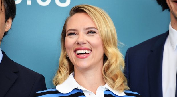 Scarlett Johansson a destra con Laura Dern alla Mostra del Cinema di Venezia protagoniste di Marriage Story