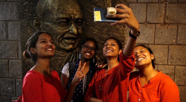 India in festa per i 150 anni della nascita di Gandhi, ma è lite per l'eredità politica del Mahatma