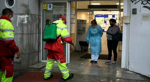 Coronavirus, caso Madrid: da lunedì nuovo lockdown. Restrizioni per quasi un milione di persone