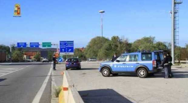 Latitante romeno rientra in Italia a bordo di un furgone con 8 connazionali: arrestato sul confine