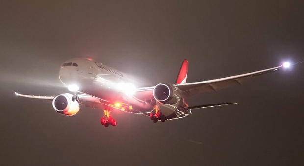 Passeggero causa una rissa, Boeing 787 costretto a rientrare due ore dopo il decollo