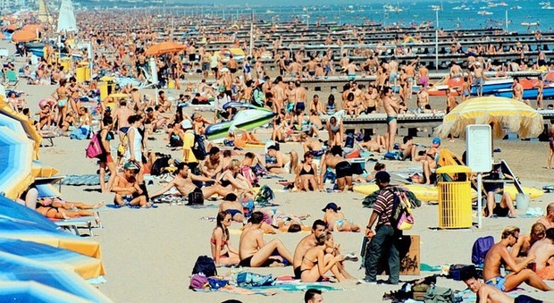 «In spiaggia solo su prenotazione con un'app», l'idea di Jesolo per l'estate