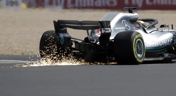 Silverstone, Hamilton vola nella terze libere. Vettel è quarto