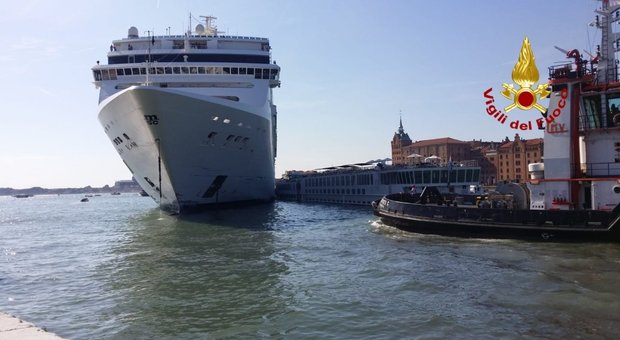 «Blackout dei comandi»: l'allarme del pilota mentre la nave da crociera Msc si schianta a Venezia
