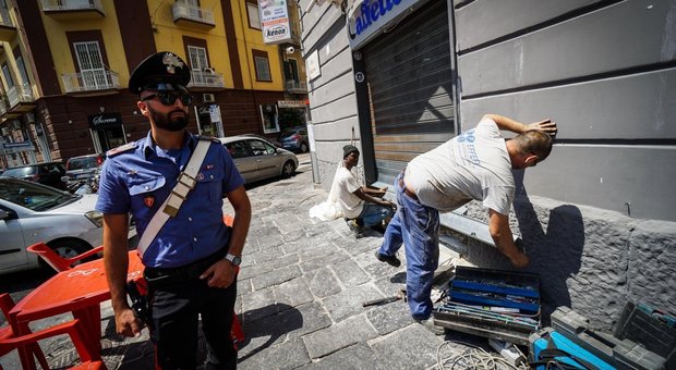 Rapina 30 euro a due 15enni, 48enne arrestato dai carabinieri nei vicoli di Napoli