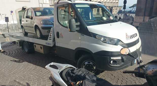 Controlli nei quartieri di Napoli: multe per guida senza patente e assicurazione