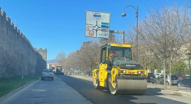 Proseguono i lavori per l’asfalto su viale Ludovico Canali
