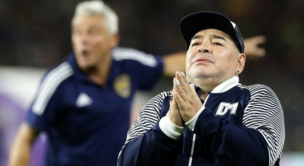 Maradona, la relazione choc dei medici: «Abbandonato 12 ore prima della morte»