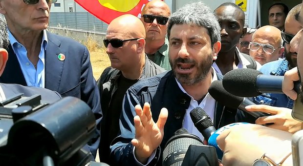 Napoli, Fico tende la mano a de Magistris: «Presto una legge a sostegno dei Comuni»