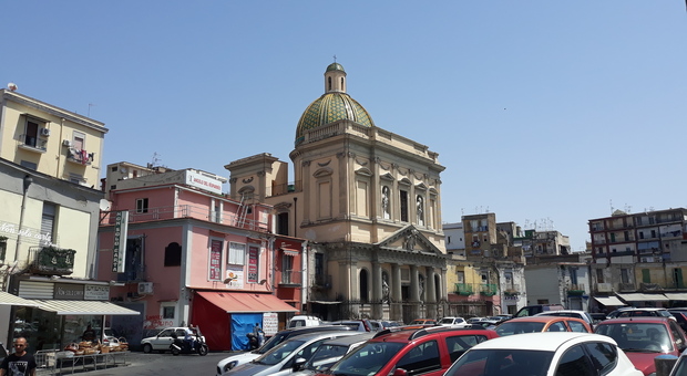 Napoli - La chiesa di Santa Croce e Purgatorio al Mercato