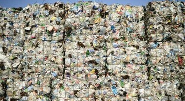Plastica riciclata: con un 1 kg si può illuminare un appartamento per un giorno