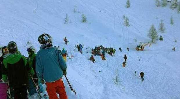 Valtellina, sci fuoripista: finisce contro un albero Una vittima a Bormio
