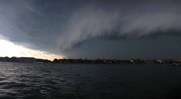 Il cielo ieri a Venezia (foto A. Padoan)