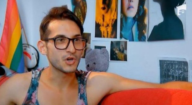 Romania, concorrente gay di XFactor denuncia: «Deriso ed escluso per omofobia»