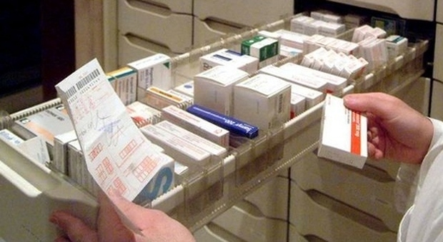 Farmaco anoressizzante in vendita in farmacia: sostanza bandita, guai al Ministero