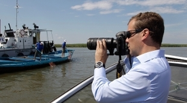 Tragedia sul Volga, scontro tra un catamarano e una chiatta: annegano 11 turisti