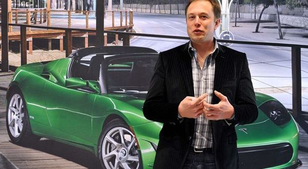Tesla, Musk corregge un suo tweet: produrrà 400 mila auto nel 2019