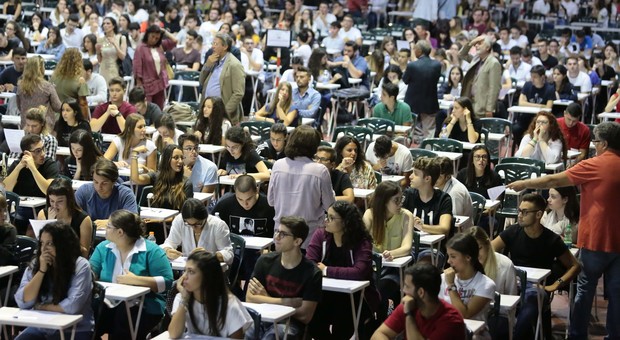 Test di Medicina oggi per quasi 70mila studenti italiani: solo uno su sei ce la fa