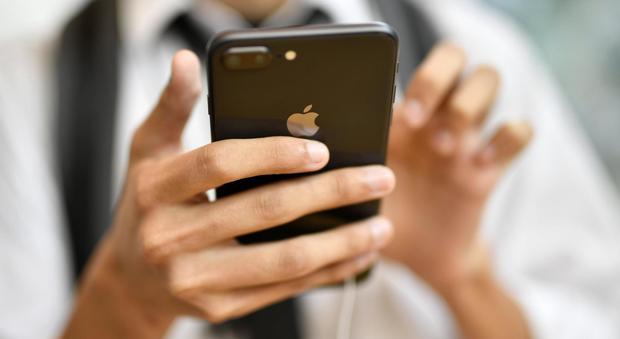 Apple, gli utenti potranno disattivare la funzione che rallenta gli iPhone