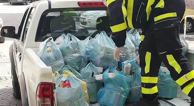 Coronavirus, a Napoli Est centinaia di pacchi per i poveri grazie alle donazioni di cittadini e aziende