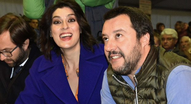 Elisa Isoardi, il selfie con l'ex compagno Matteo Salvini? «Non lo rifarei»
